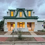 The Apache Plume Suite At The Hesch House - Prime Location In The Railyard Art\'S District