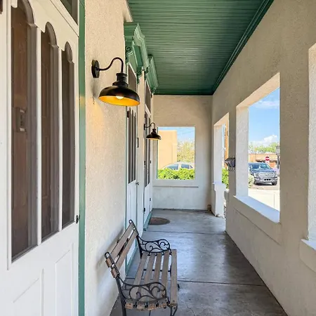 The Apache Plume At The Hesch House - Prime Location In The Railyard Art's District Apartment *