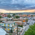 The Apache Plume Suite At The Hesch House - Prime Location In The Railyard Art\'S District